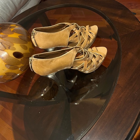 Like new - Picture 1 of 2